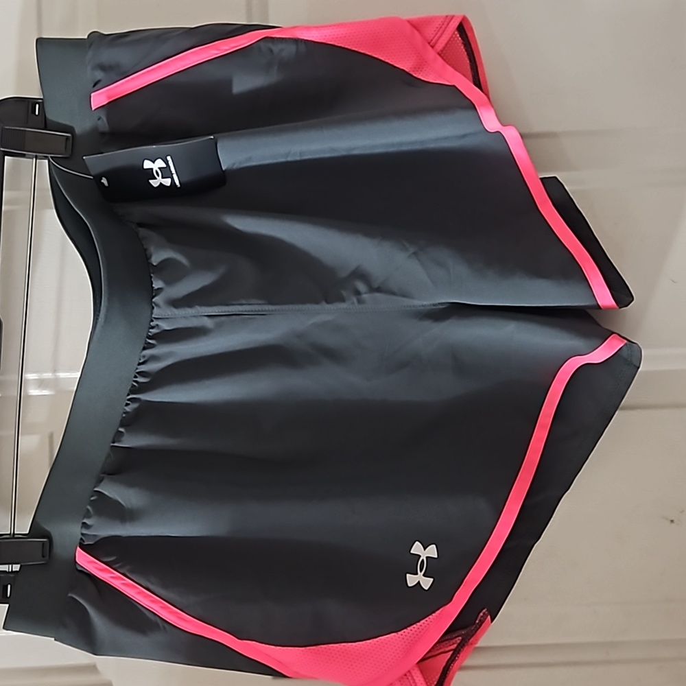 UNDER ARMOUR FLY BY 2.0 RUNNING SHORTS: GRAY/PINK: NEW WITH TAGS: SIZE XL